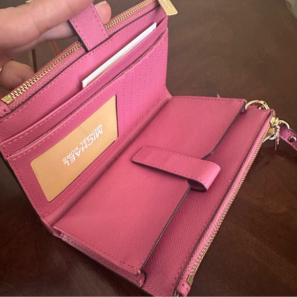 New Michael kors wallet / wristlet - Picture 8 of 10
